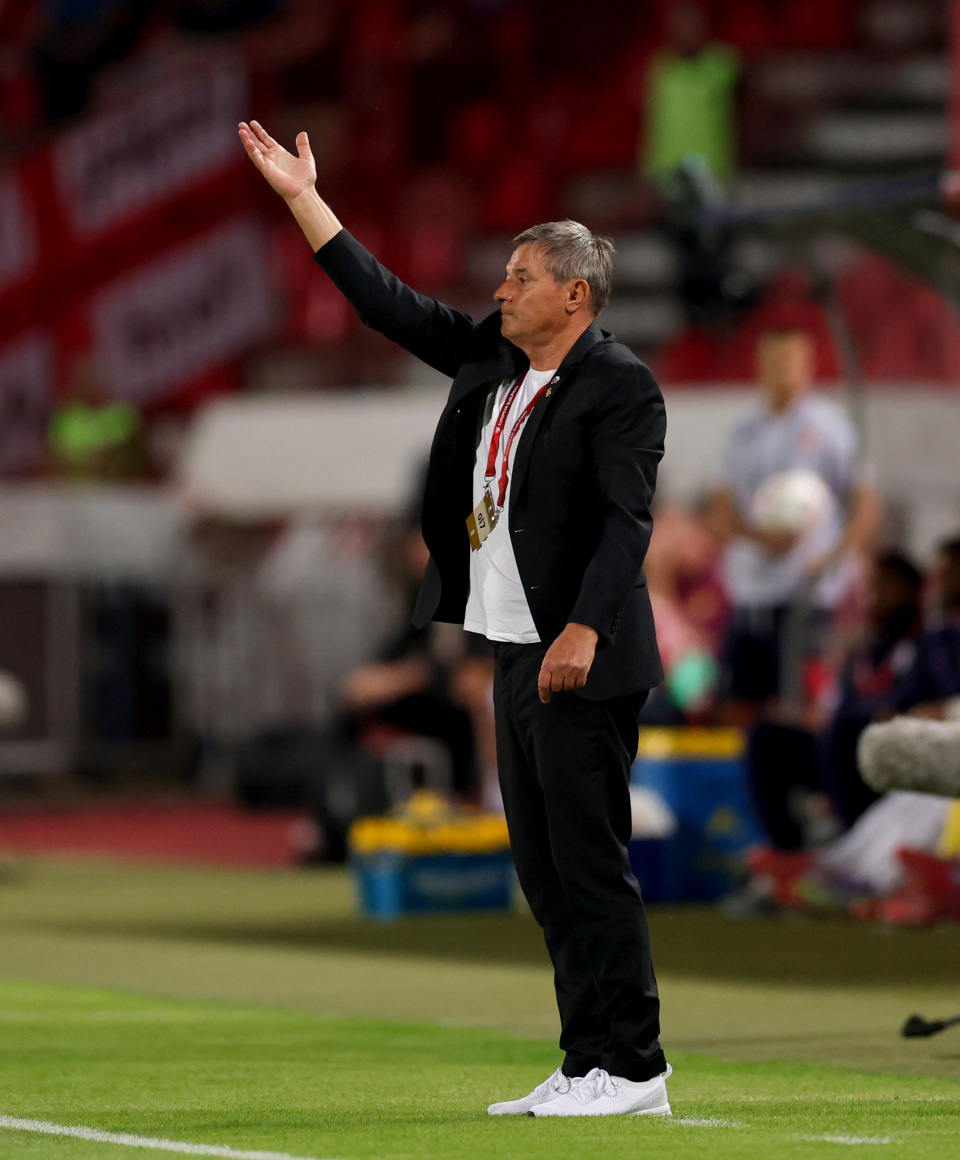 主教练斯托, 米洛萨夫列, src