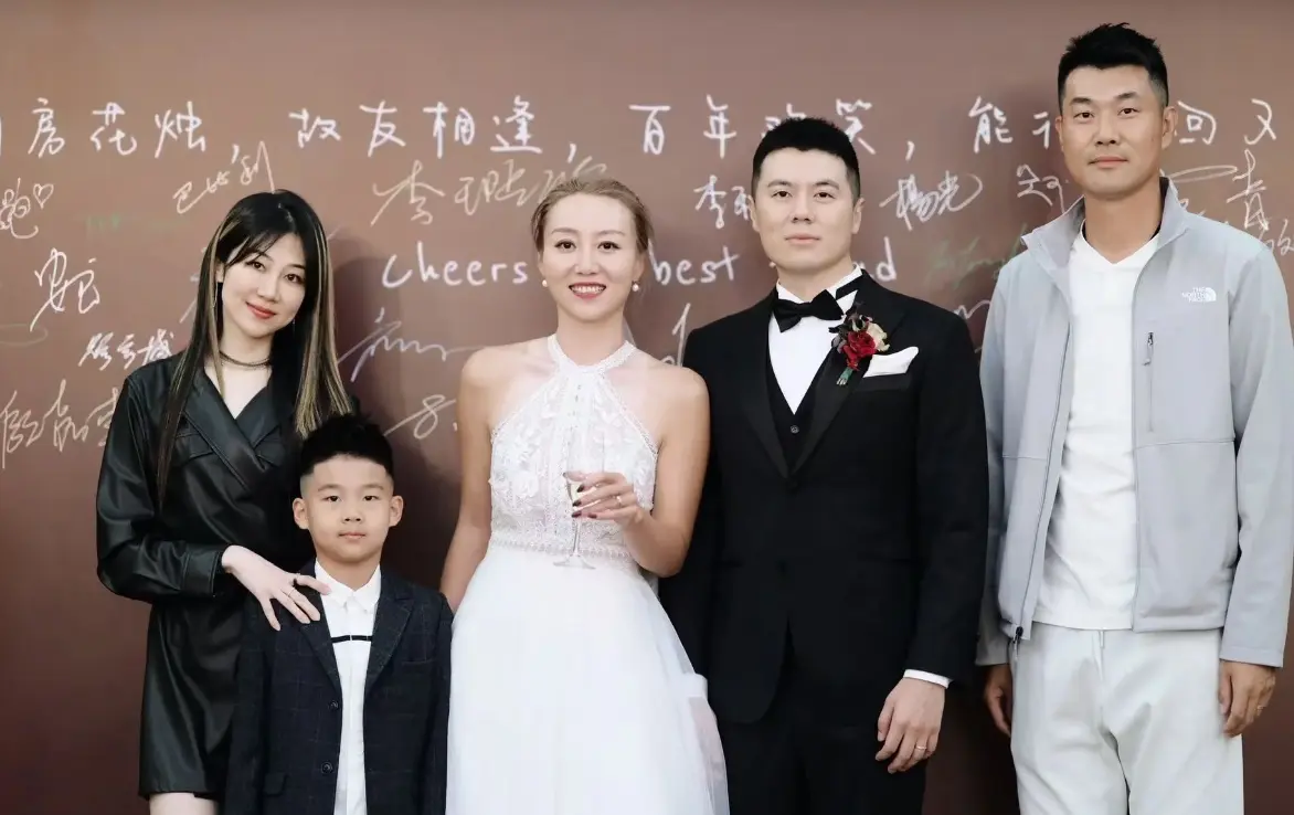 他也已经退, 仕鹏的身影 他也已经退, 仕鹏的身影